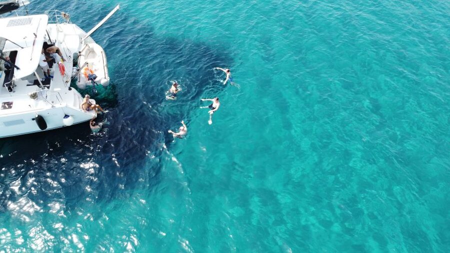 Athens: Catamaran Cruise with Fresh Lunch and Wine - Vouliagmeni Bay and the southern coast