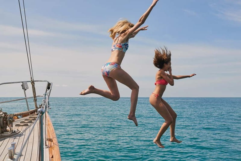 Athens: Cruise to Agistri, Moni & Aegina with Lunch & Drinks - Breakfast, deck space, and the long ride south