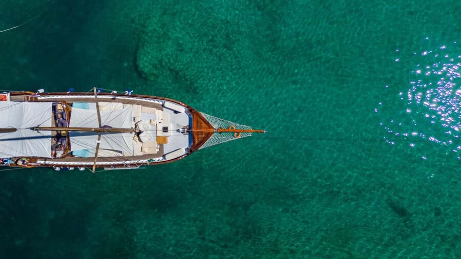 Athens Day Cruise: Agistri, Moni & Aegina + Lunch & Drinks - Who should book this cruise?