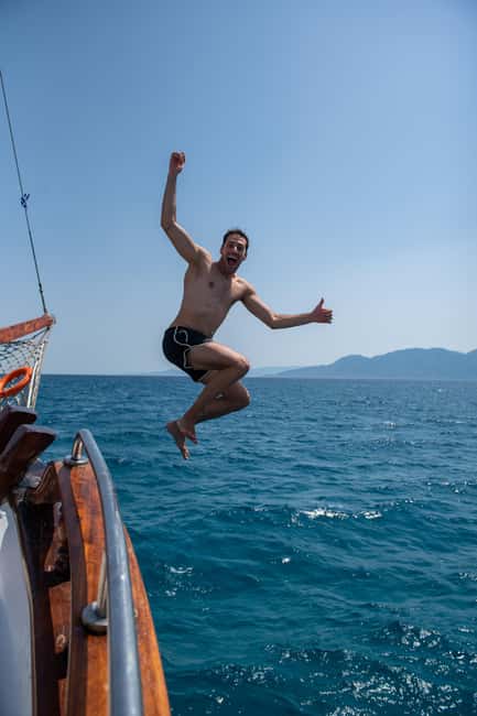Athens Day Cruise: Agistri, Moni & Aegina + Lunch & Drinks - Marina Zeas and the early start