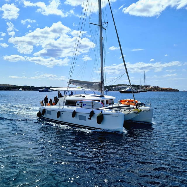 Athens: Riviera Catamaran Tour with Fresh Meal and Drinks - Sailing toward Hydrousa and Voula