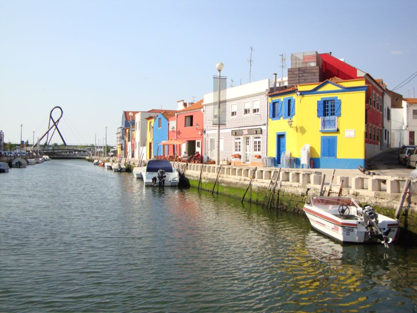 Aveiro: Walking Tour, Boat Cruise, Sweets & Church Entrance - How the guides shape the experience