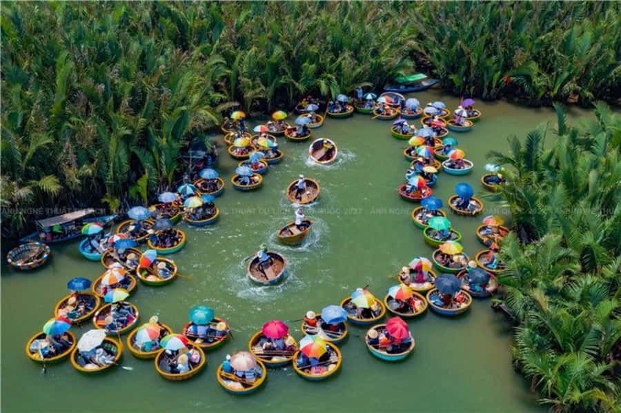 Ba Tran: Hoi An Basket Boat Ride in Water Coconut Forest - Why the local guides matter