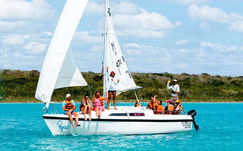 Bacalar: Group Sailing Trip with Swimming and Drinks - Sailing across the open lagoon