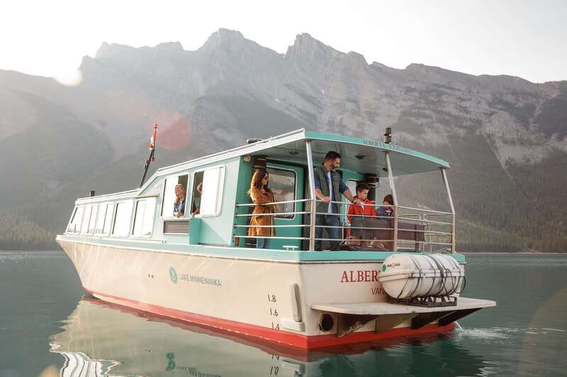 Banff: Lake Minnewanka Cruise - Wildlife and mountain views from the water