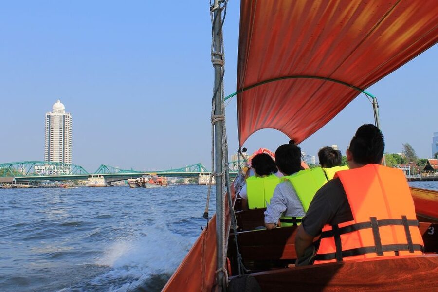 Bangkok: 2-Hour Canal Tour by Teak Boat - What the guide adds to the ride