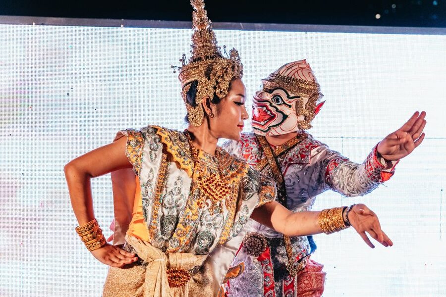 Bangkok: Alangka Luxury Buffet Dinner Cruise With Live Music - Upper deck or indoor seating?