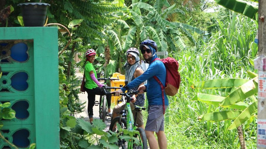 Bangkok: Bike and Canal Boat Tour with Lunch - Cycling through Thonburi’s narrow lanes
