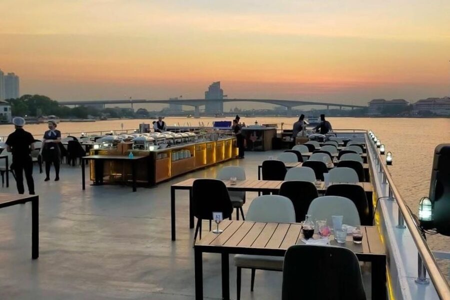 Bangkok: Chao Phraya Buffet Dinner Viva Alangka Cruise - How crowded is the boat?