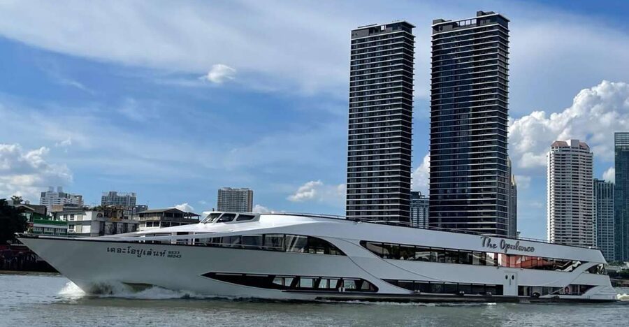 Bangkok: Opulence Luxury Chao Phraya Dinner Cruise - Getting to Icon Siam and boarding at Pier 2