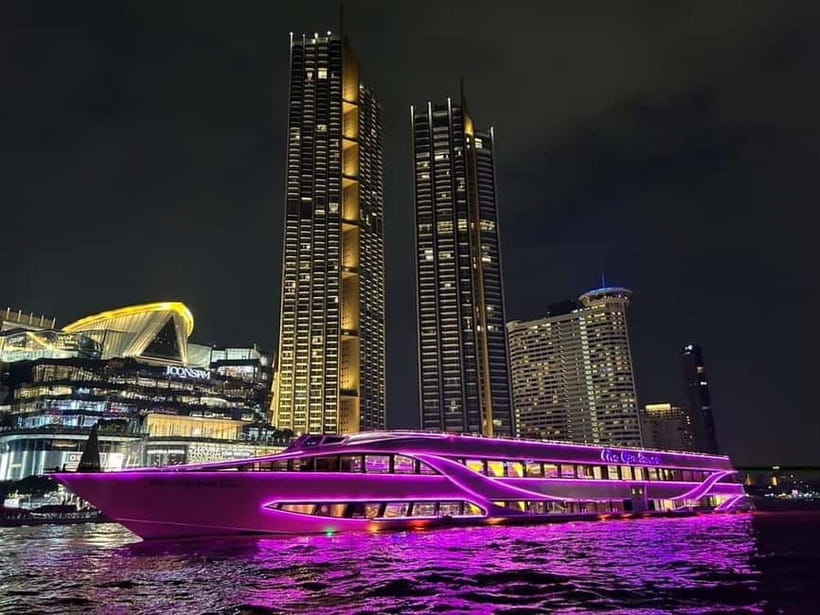 Bangkok: Opulence Luxury River Dinner Cruise - The buffet: plenty of food, mixed expectations