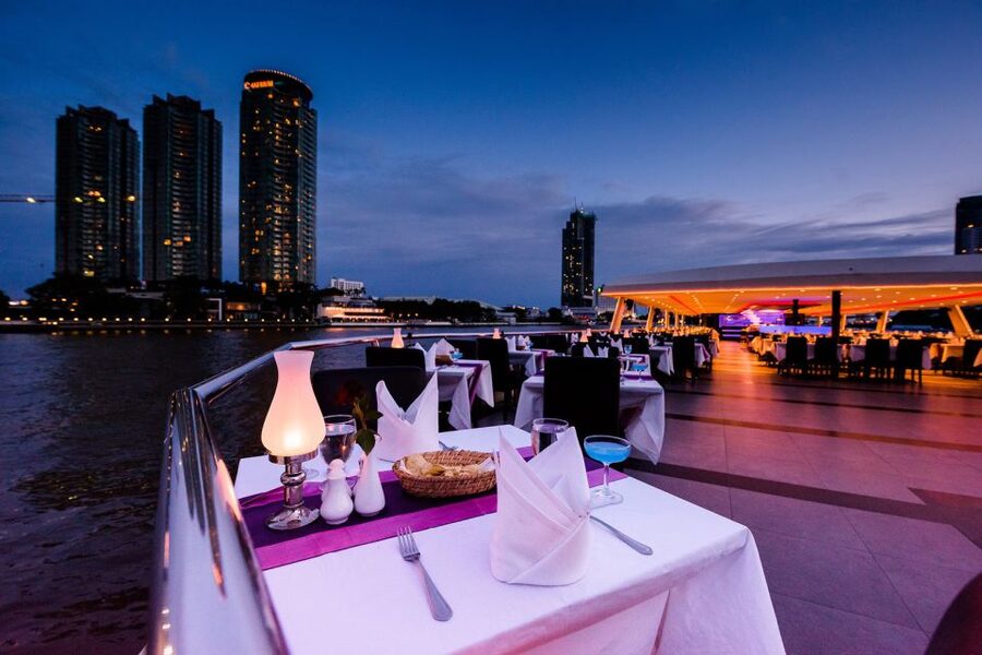 Bangkok: River Dinner Cruise on the Chao Phraya Princess - How the evening suits different visitors