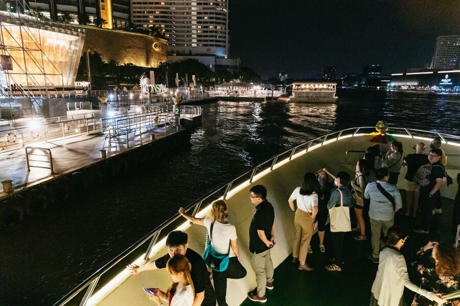 Bangkok: River Dinner Cruise on the Chao Phraya Princess - Getting to Iconsiam and checking in