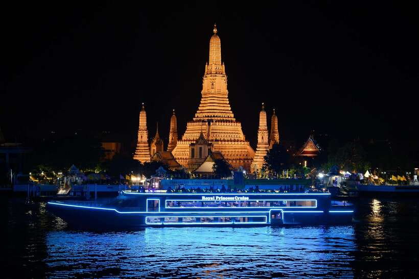 Bangkok: Royal Princess River Dinner Cruise with Live Music - Boarding at Asiatique Pier 1