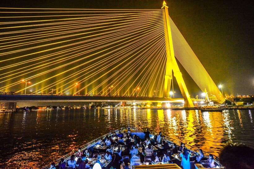 Bangkok: Royal Princess River Dinner Cruise with Live Music - Thai, Japanese, Western, and seafood buffet