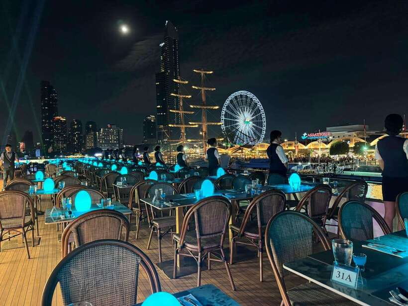 Bangkok: Royal Princess River Dinner Cruise with Live Music - The dinner buffet: good value, uneven flow
