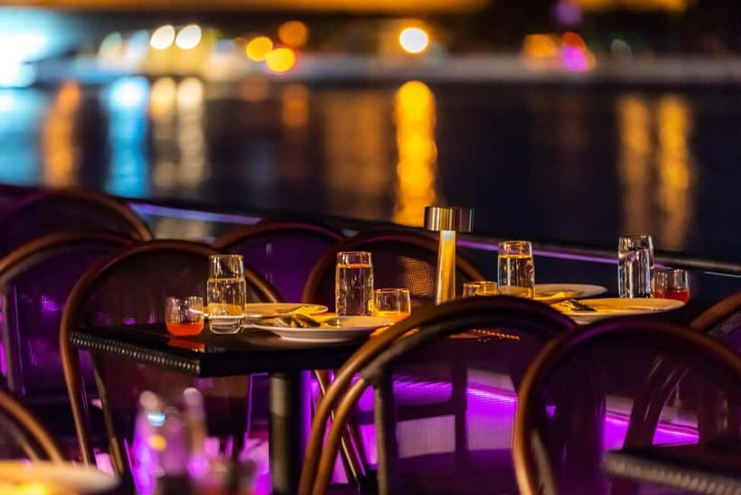 Bangkok: The Newest Luxury 5-Star Bangkok Chao Phraya Cruise - Thai dance, live vocals, and a lively finish