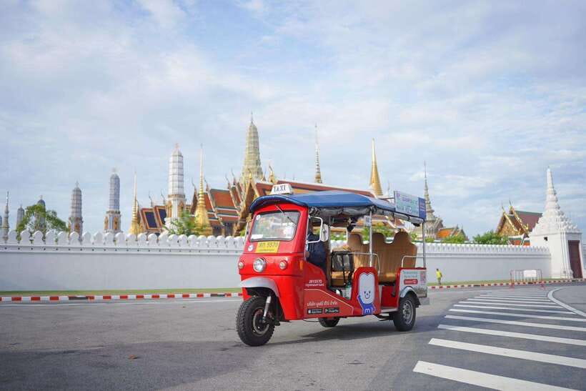 Bangkok: Tuk Tuk Day Pass App & Boat Chao Phraya River - Using the MuvMi app from the first ride