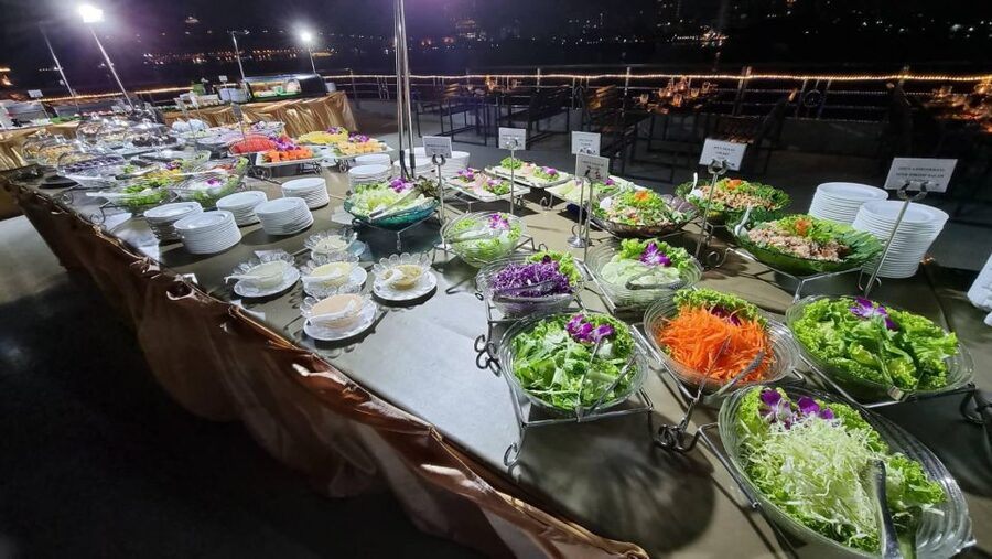 Bangkok: White Orchid Chao Phraya Dinner Cruise - Practical tips for a smoother evening