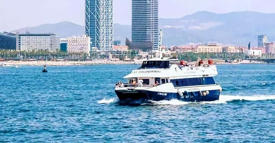 Barcelona: Boat Tour in Las Golondrinas - Leaving Portal de la Pau beneath the Columbus Monument