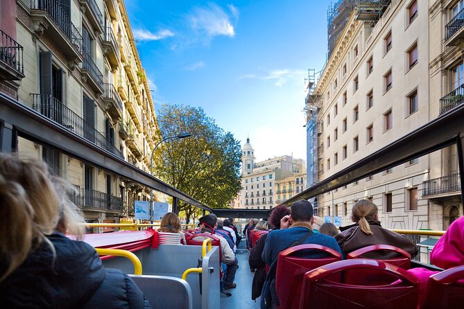 Barcelona City Tour Hop-On Hop-Off with Optional Boat - Getting off for Barcelona’s major sights