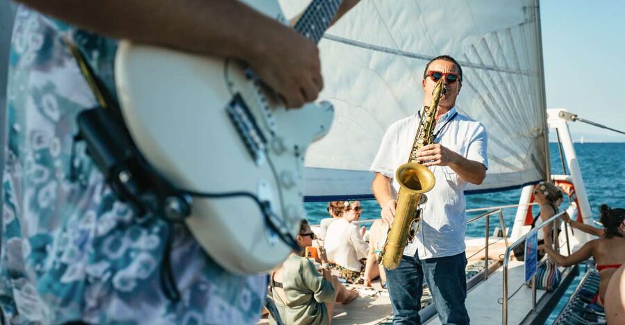 Barcelona: Sunset Catamaran Cruise with Live Music - Why this Barcelona sunset cruise works