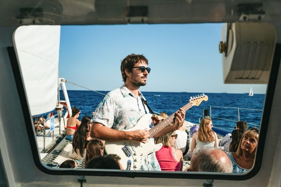 Barcelona: Sunset Catamaran Cruise with Live Music - The sunset views and photo opportunities