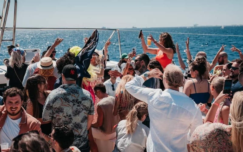 Barcelona: The Original Barcelona Boat Party - Four drinks and what they add to the price