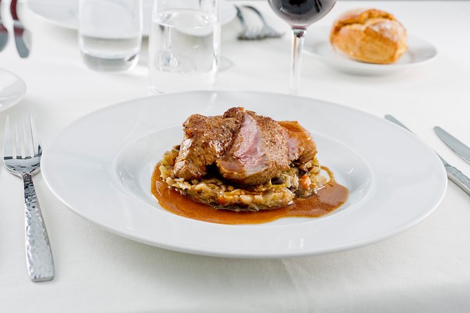 Bateaux Parisiens Seine River Gourmet Dinner & Sightseeing Cruise - Is a window table worth the extra cost?
