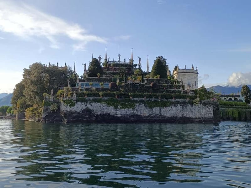 Baveno: Hop-On Hop-Off Boat Tour to 3 Borromean Islands - Dogs, mobility, and practical limits