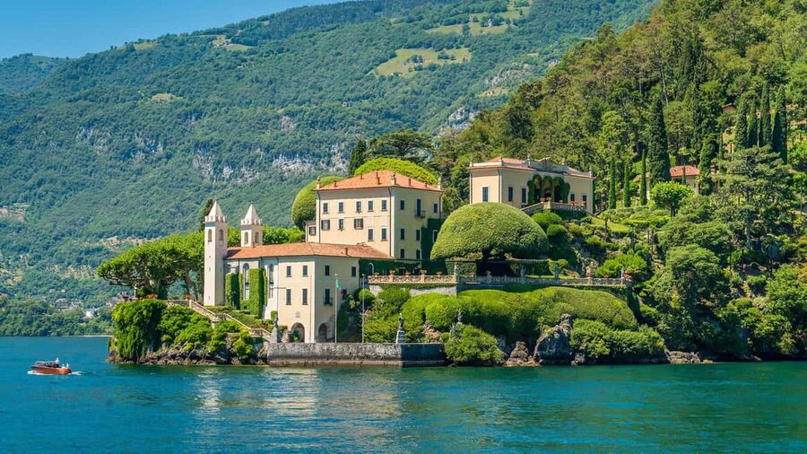 Bellagio: Lake Como Shared Boat Tour - Isola Comacina and the central lake