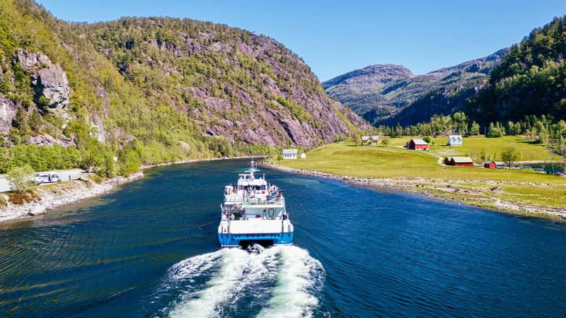 Bergen: Mostraumen Fjord Cruise with Local Guide - Osterfjord brings the mountains closer