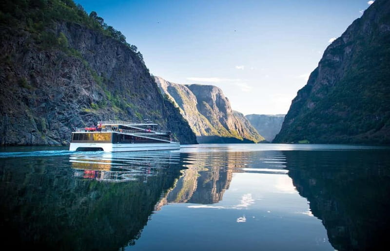 Bergen: UNESCO Fjord Cruise, Flåm & Stegastein - Incl. Lunch - Why the Nærøyfjord cruise is the main event