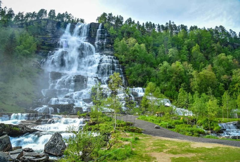 Bergen: UNESCO Fjord Cruise, Flåm & Stegastein - Incl. Lunch - How much value do you get for $304?