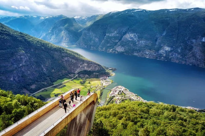 Bergen: UNESCO Fjord Cruise, Flåm & Stegastein - Incl. Lunch - The morning road from Bergen through Osterfjord and Voss