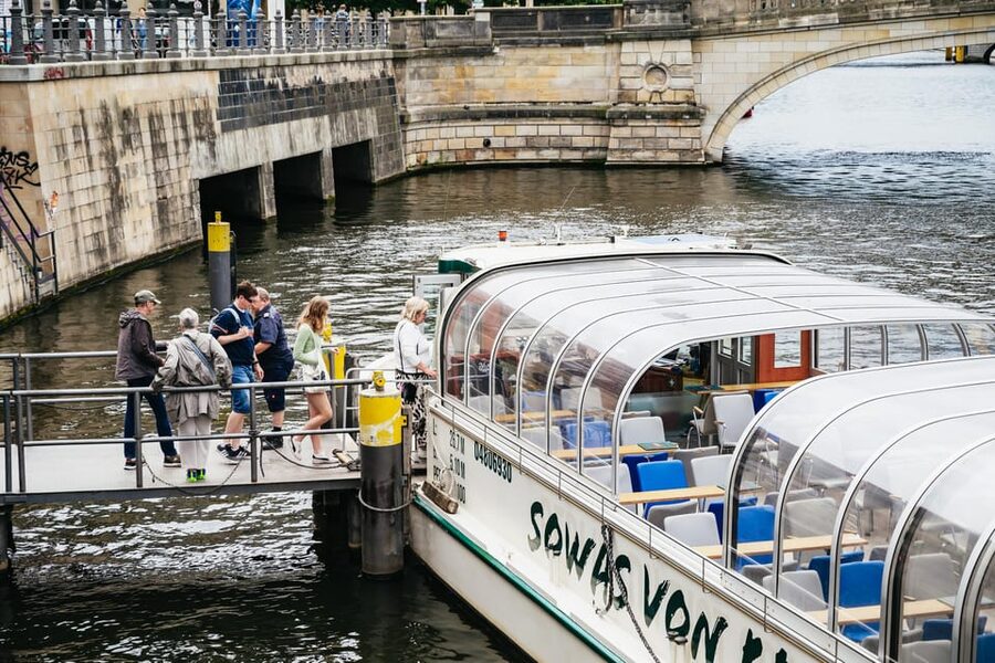 Berlin: 1-Hour City Sightseeing Cruise - Should you book the Berlin sightseeing cruise?