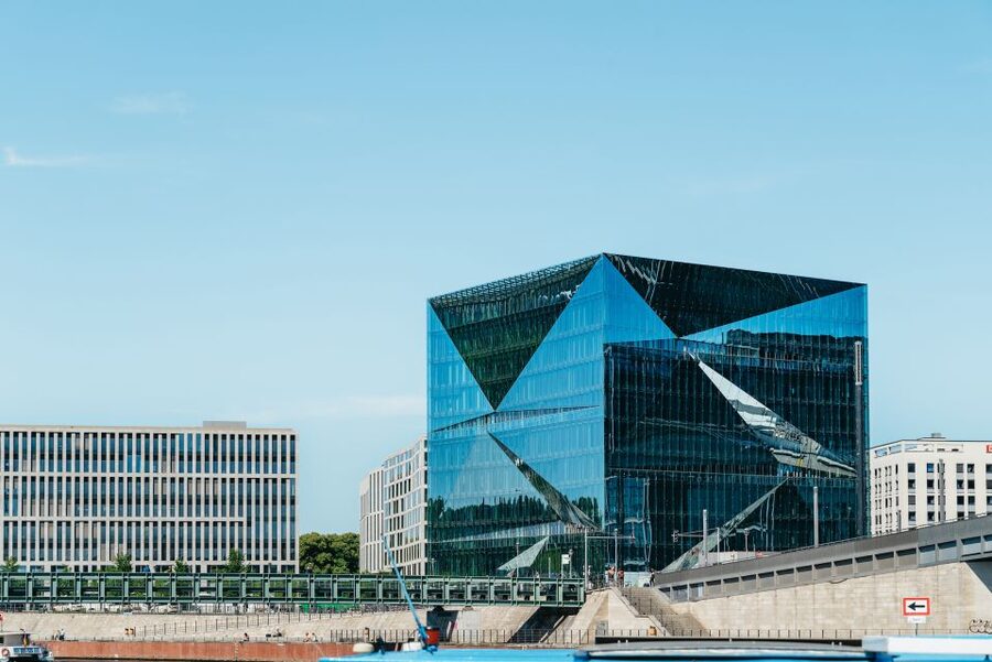 Berlin: 1-Hour City Tour by Boat with Guaranteed Seating - Key points to know before boarding