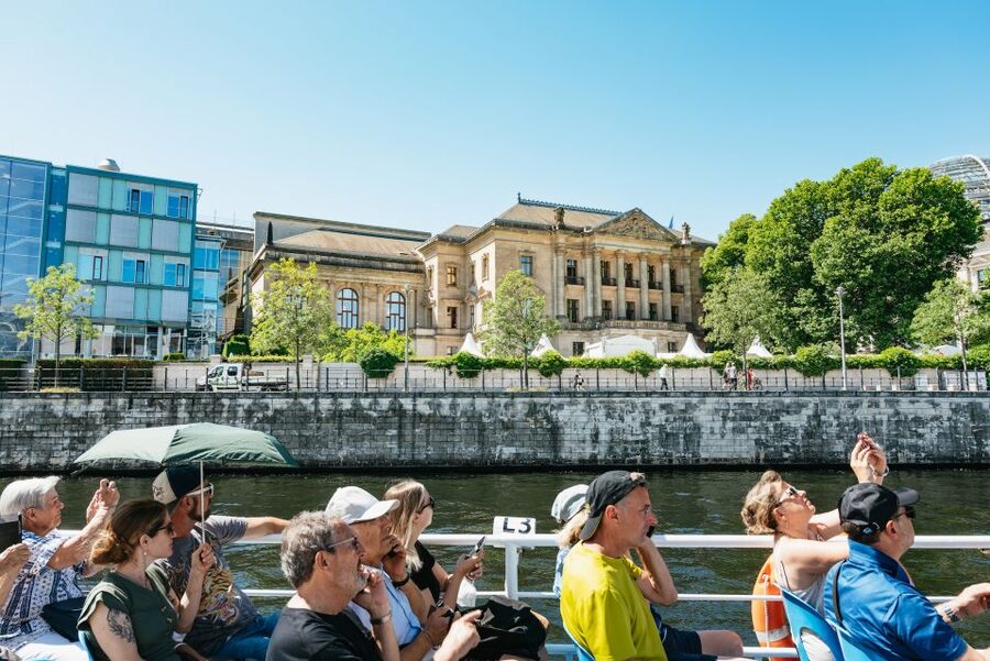 Berlin: 1-Hour City Tour by Boat with Guaranteed Seating - What the boat is like for one hour