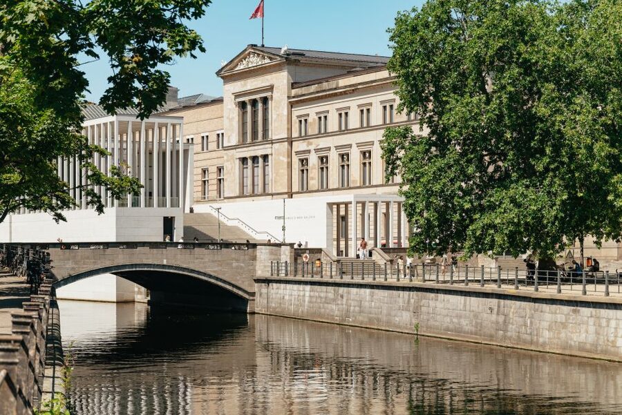 Berlin: 1-Hour City Tour by Boat with Guaranteed Seating - Reichstag and the Government Quarter