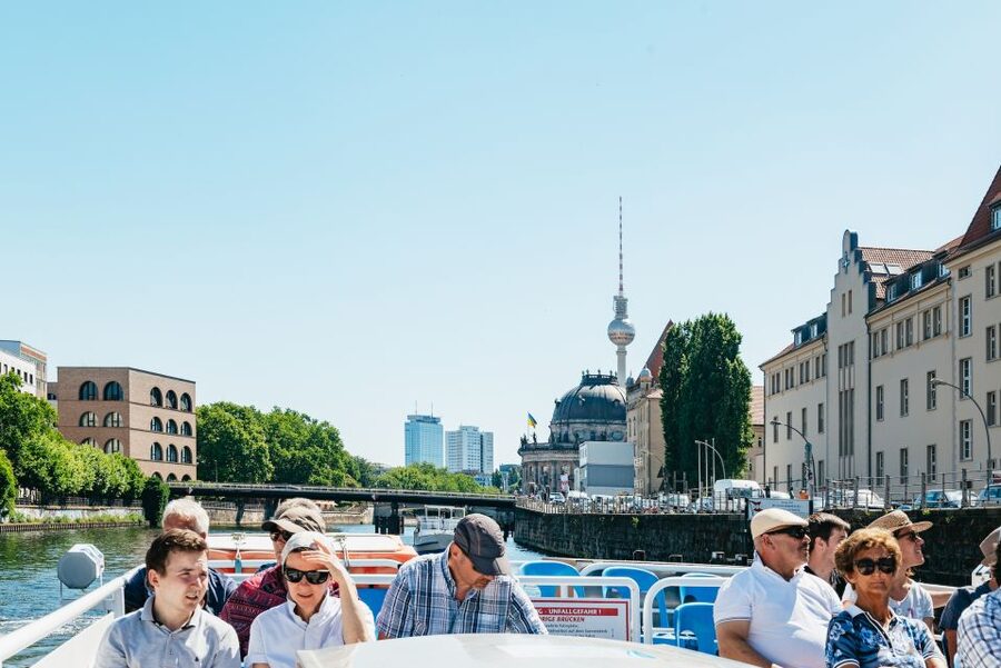 Berlin: 1-Hour City Tour by Boat with Guaranteed Seating - The audio guide: useful, but bring the right expectations