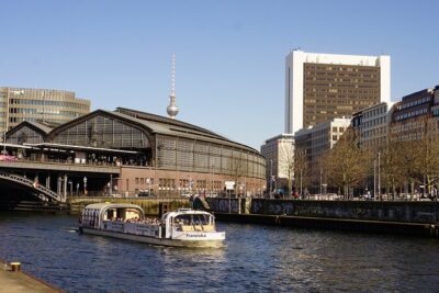 1-hr Boat Tour with Bilingual Live Guide (DE/EN)