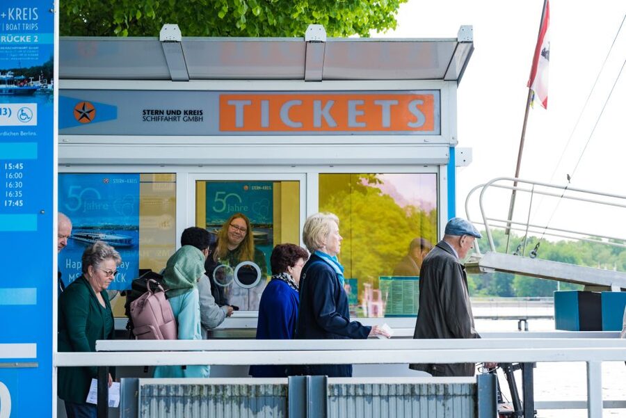 Berlin: 2-Hour Lake Oberhavel Cruise from Tegel - Friendly service and a relaxed mood