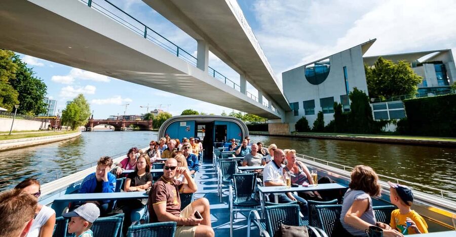 Berlin: 3.25-Hour Spree & Landwehrkanal Boat Tour - Museum Island and Berlin’s famous center from the water