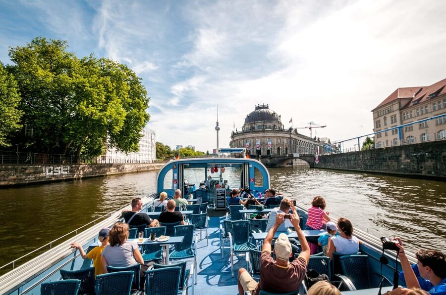 Berlin: 3.25-Hour Spree & Landwehrkanal Boat Tour - The Landwehr Canal is the quieter half