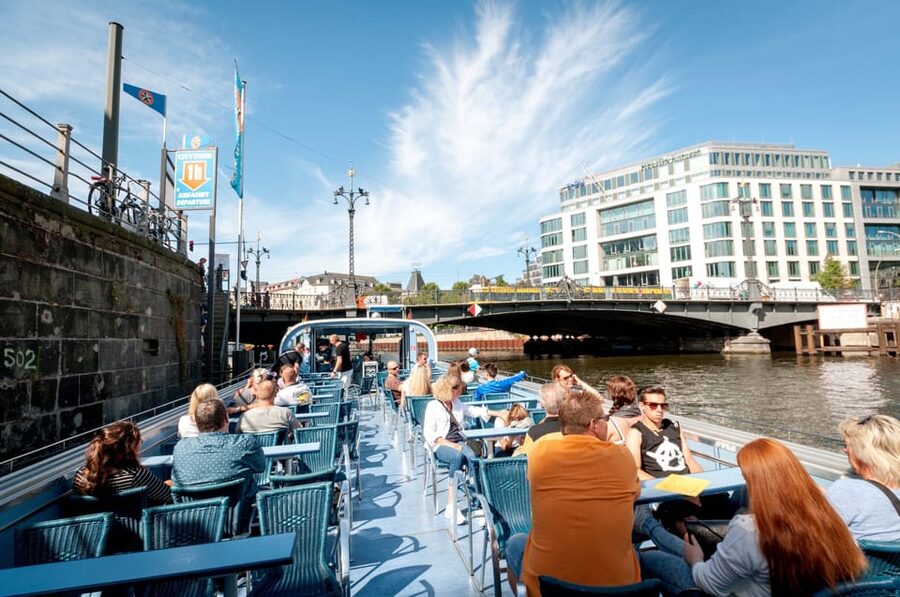 Berlin: 3.25-Hour Spree & Landwehrkanal Boat Tour - Food, drinks, and the practical side of three hours on board