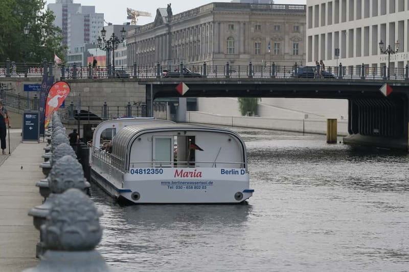 Berlin: Boat Sightseeing Cruise with Audioguide - Weidendammer Brücke and Friedrichstrasse