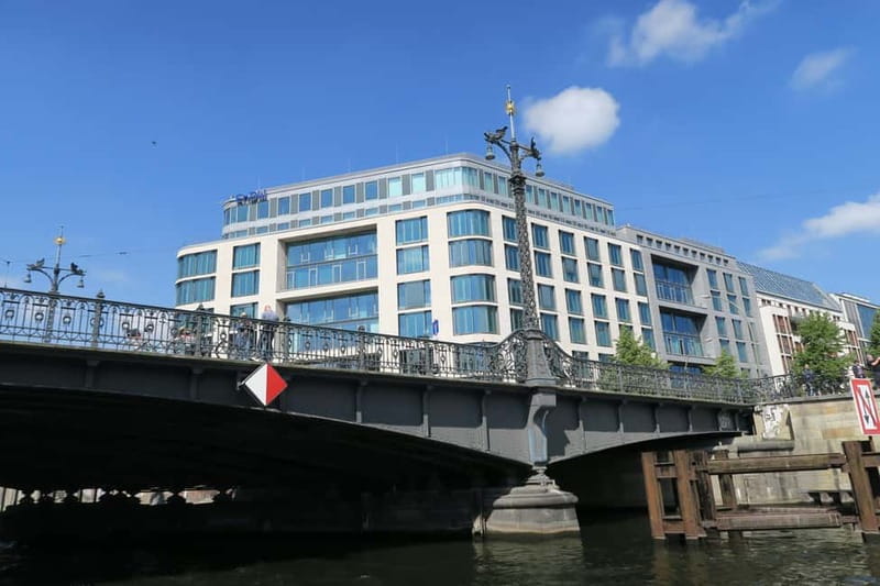 Berlin: Boat Sightseeing Cruise with Audioguide - Hauptbahnhof, Futurium, and modern Berlin