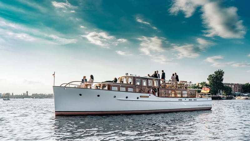 Berlin: Boat Sightseeing Tour on Electric Motor Yacht - Finding the yellow FLAGSHIP.BERLIN jetty