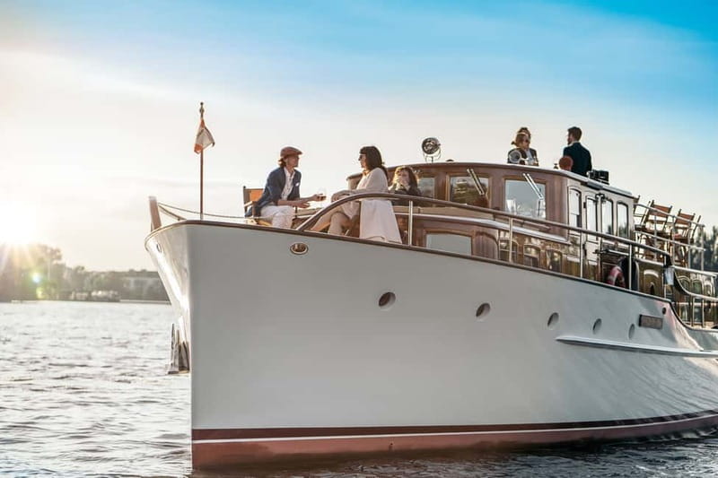 Berlin: Boat Sightseeing Tour on Electric Motor Yacht - Nikolaiviertel and the Palace of Tears