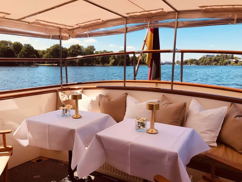 Berlin: Boat Sightseeing Tour on Electric Motor Yacht - Choosing the best seat on Fitzgerald